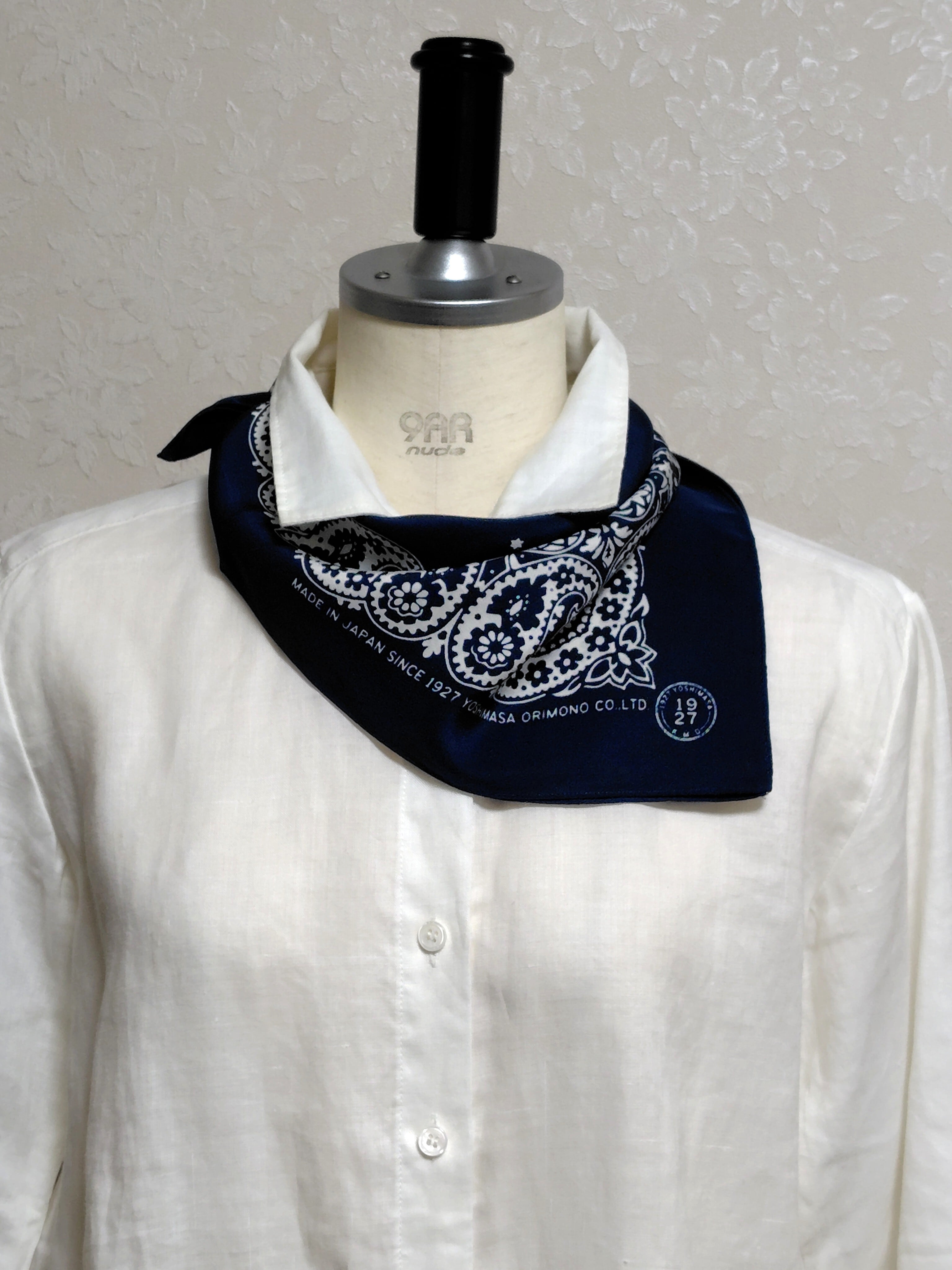 Snoop/ 洗えるシルクスカーフ/ 浜ちりめんシルク【Navy-ペイズリー柄