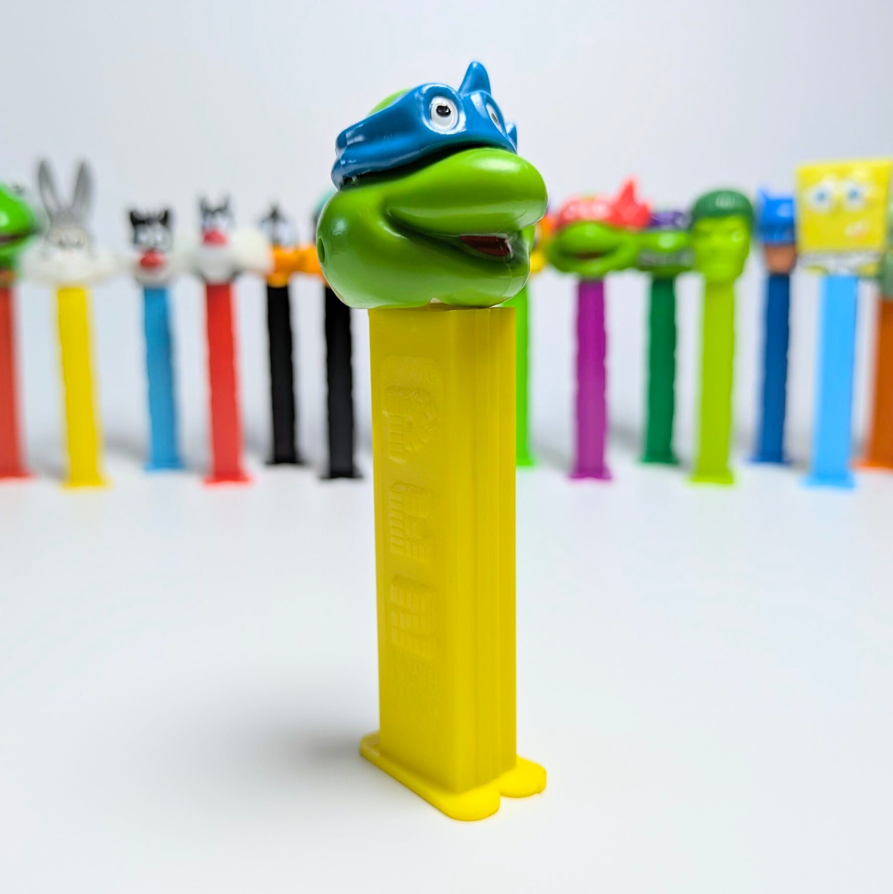 ☆ VINTAGE90' ☆【 Teenage Mutant Ninja Turtles / タートルズ ) 】『 レオナルド 』 / PEZ / ペッツ / CANDY&DISPENSER 〚アメリカン雑貨 アメトイ〛