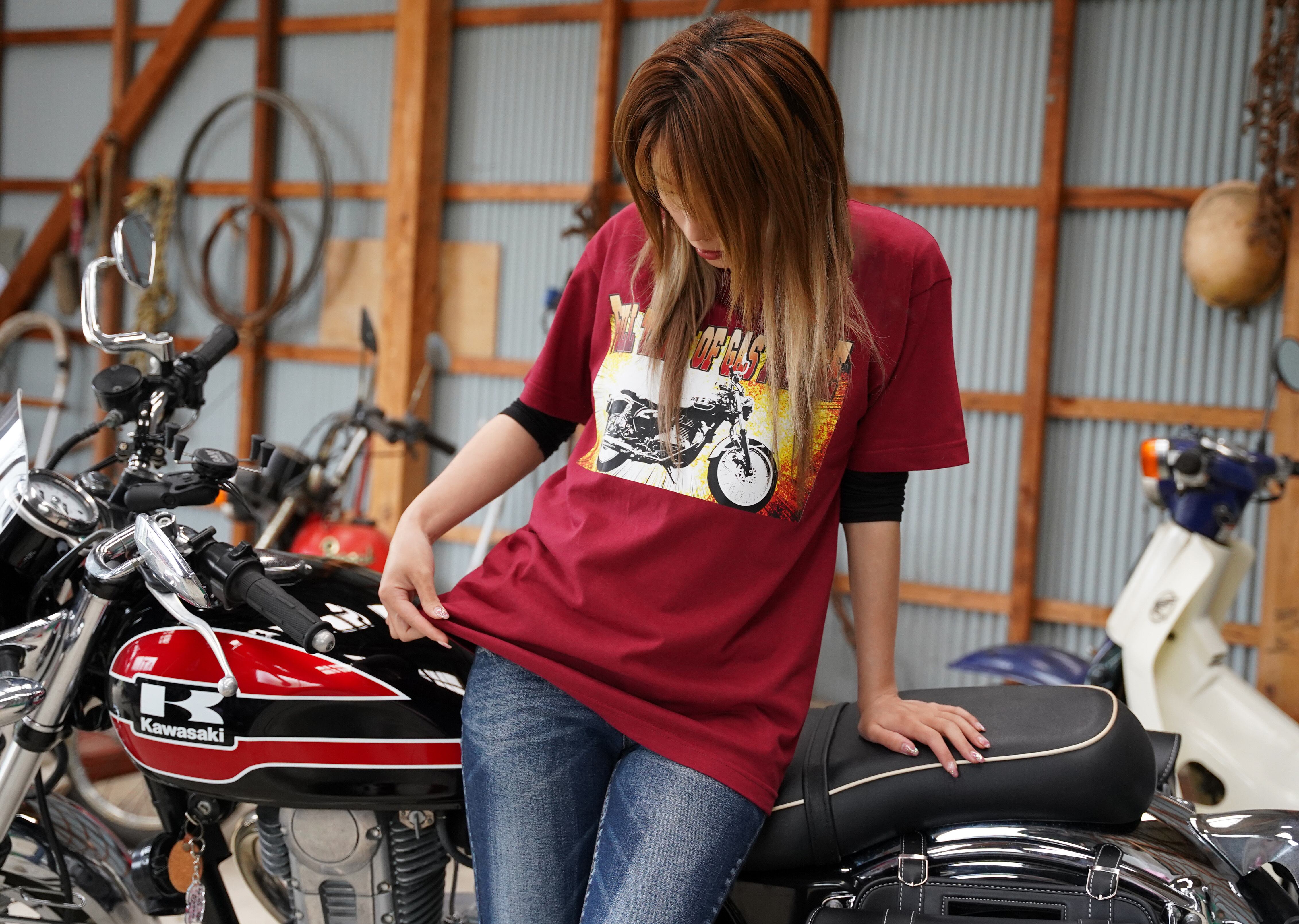 ガソリン忘れず入れようTシャツ【ワインぶっかけレッド】 | 島根きん