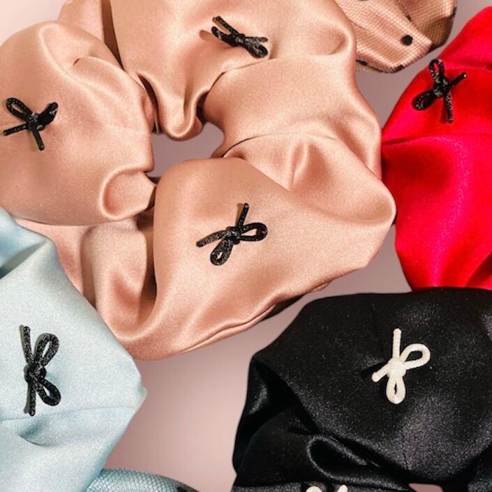 シュシュ リボンモチーフ】〈黒×ピンク〉 | ekbon official online shop