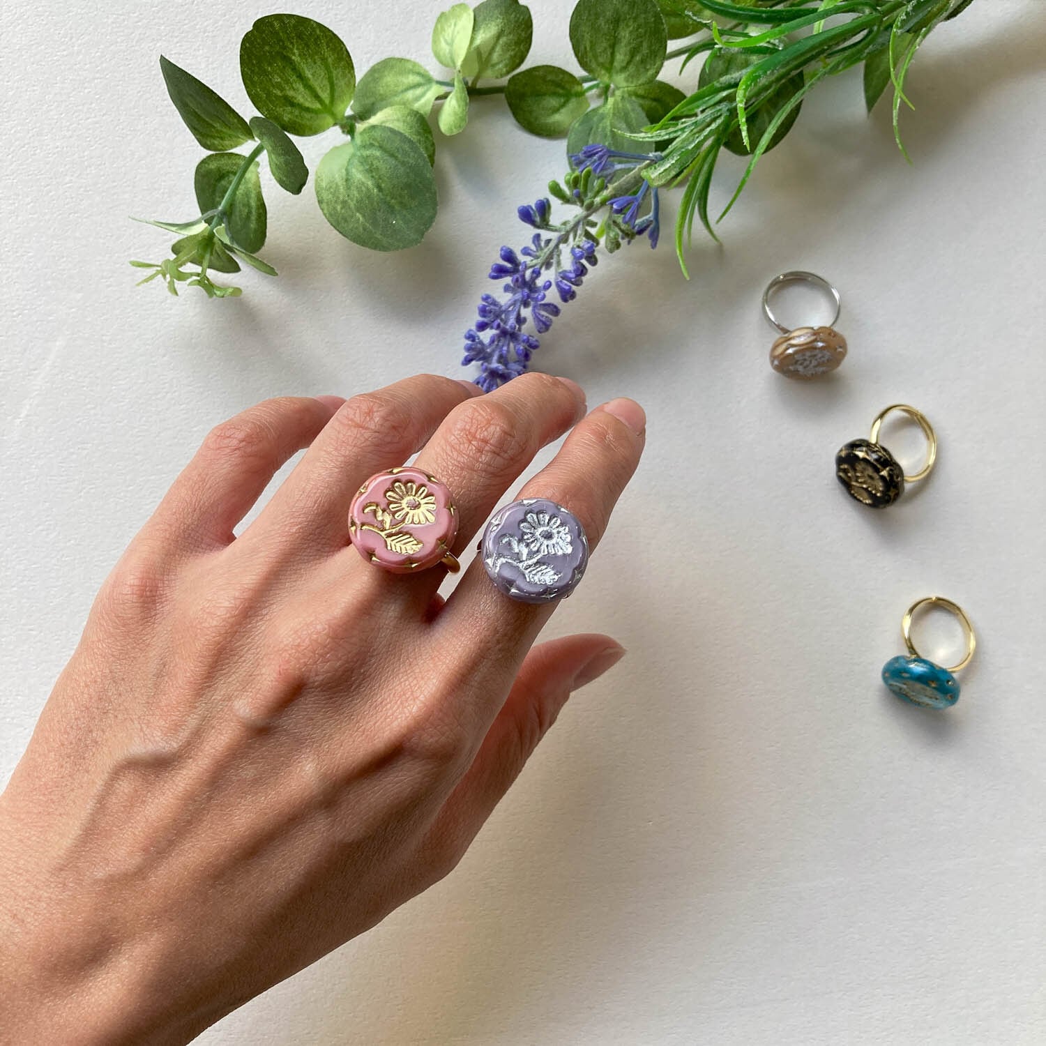 花柄チェコガラスビーズのリング | Dua-アクセサリーパーツショップ