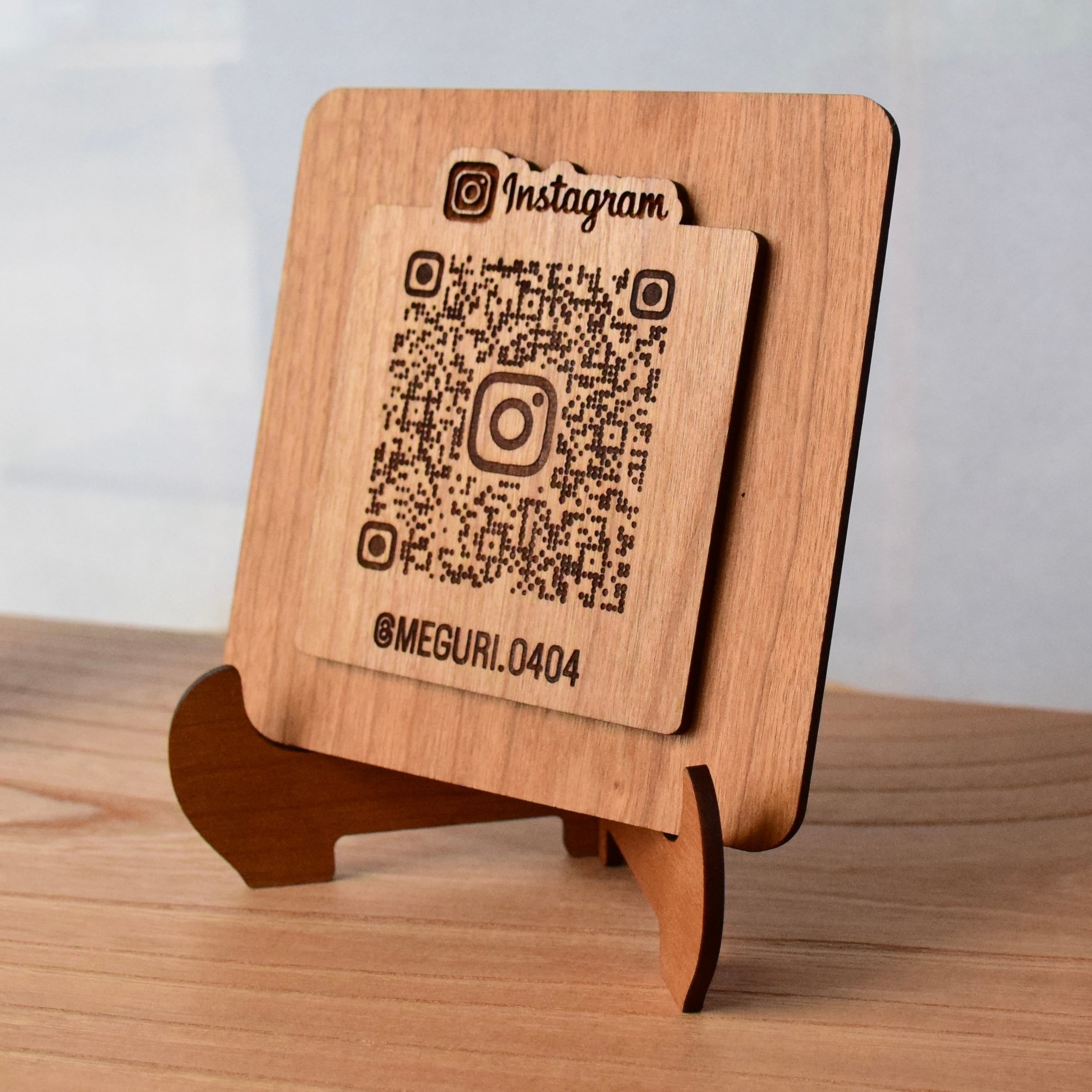 木材が選べる 卓上 QRコード スタンド ミニ看板 | MEGURI