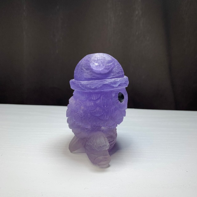 6.帽子をかぶった色合い美しいフローライト・フクロウ