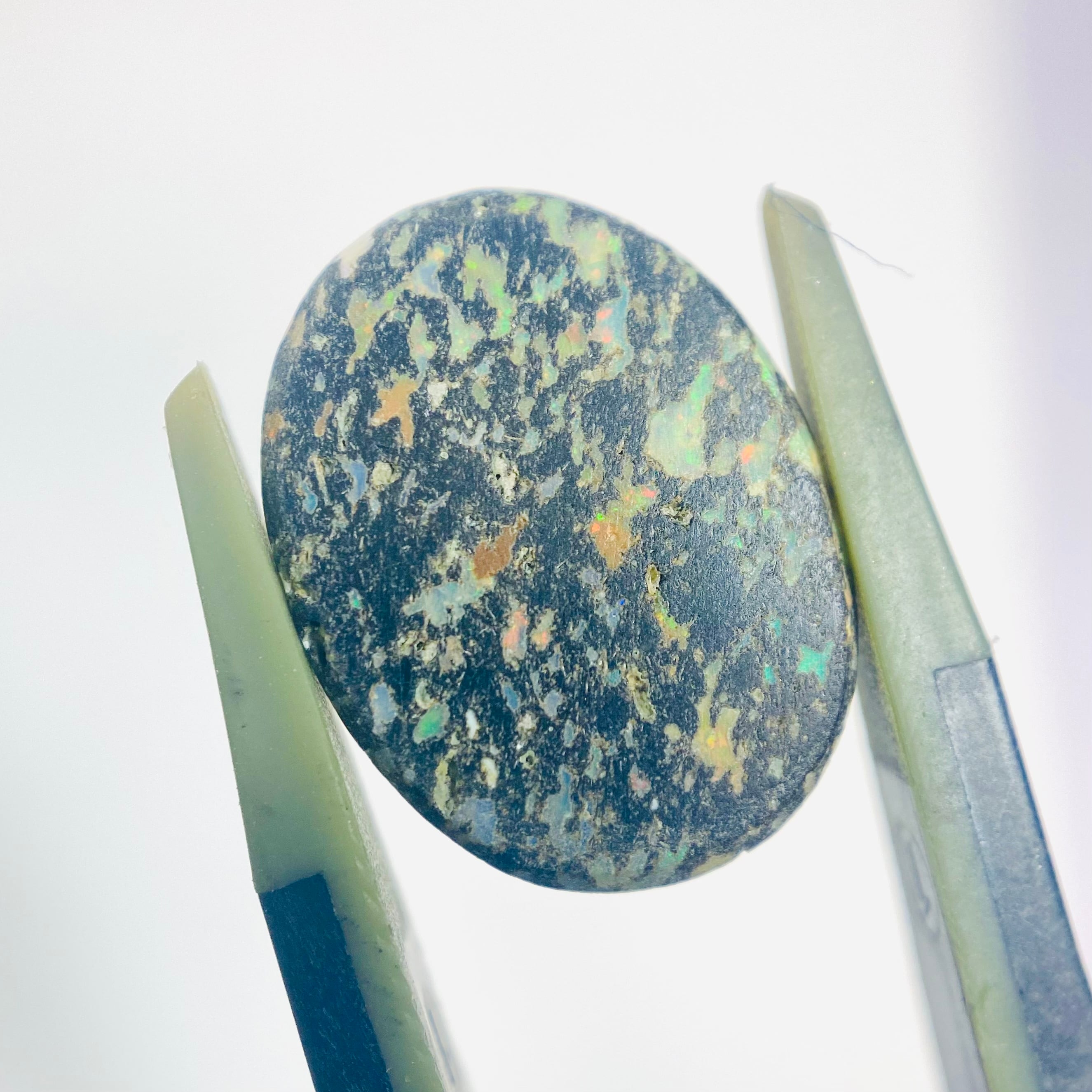 ヒョウ柄なオパール