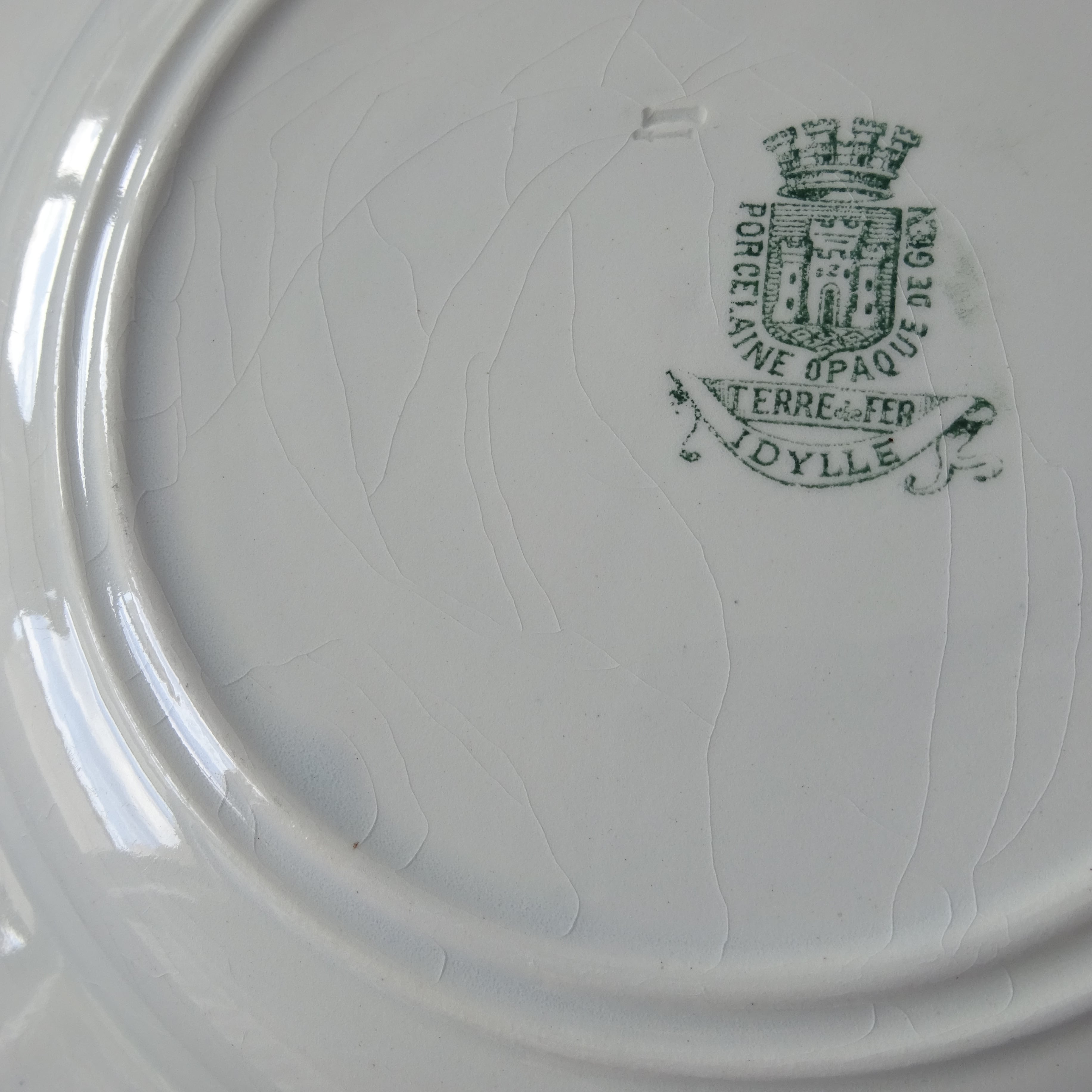 ☆TERRE de FER PORCELAINE OPAQUE DE GIEN modèle 《IDYLLE》 assiette demi creuse (C)