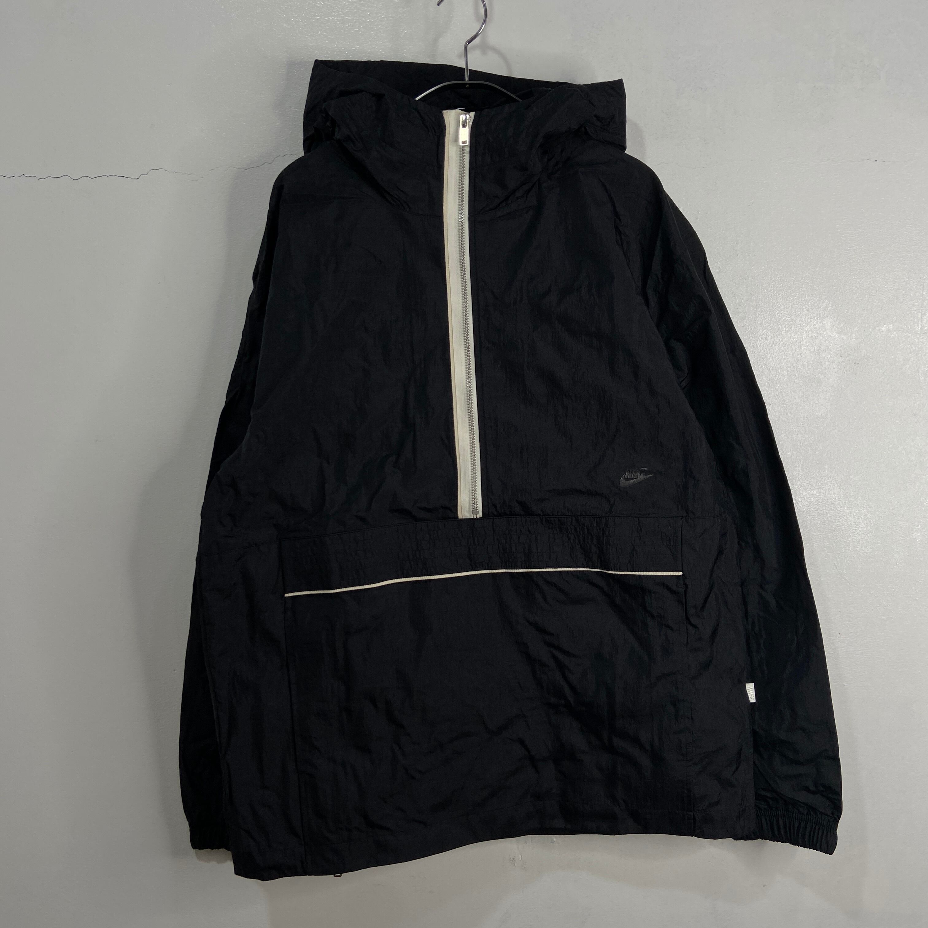 送料無料』新品タグ付き NIKE アノラックパーカー 黒M ナイロン