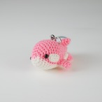 シャチ　ピンク　編みぐるみストラップ