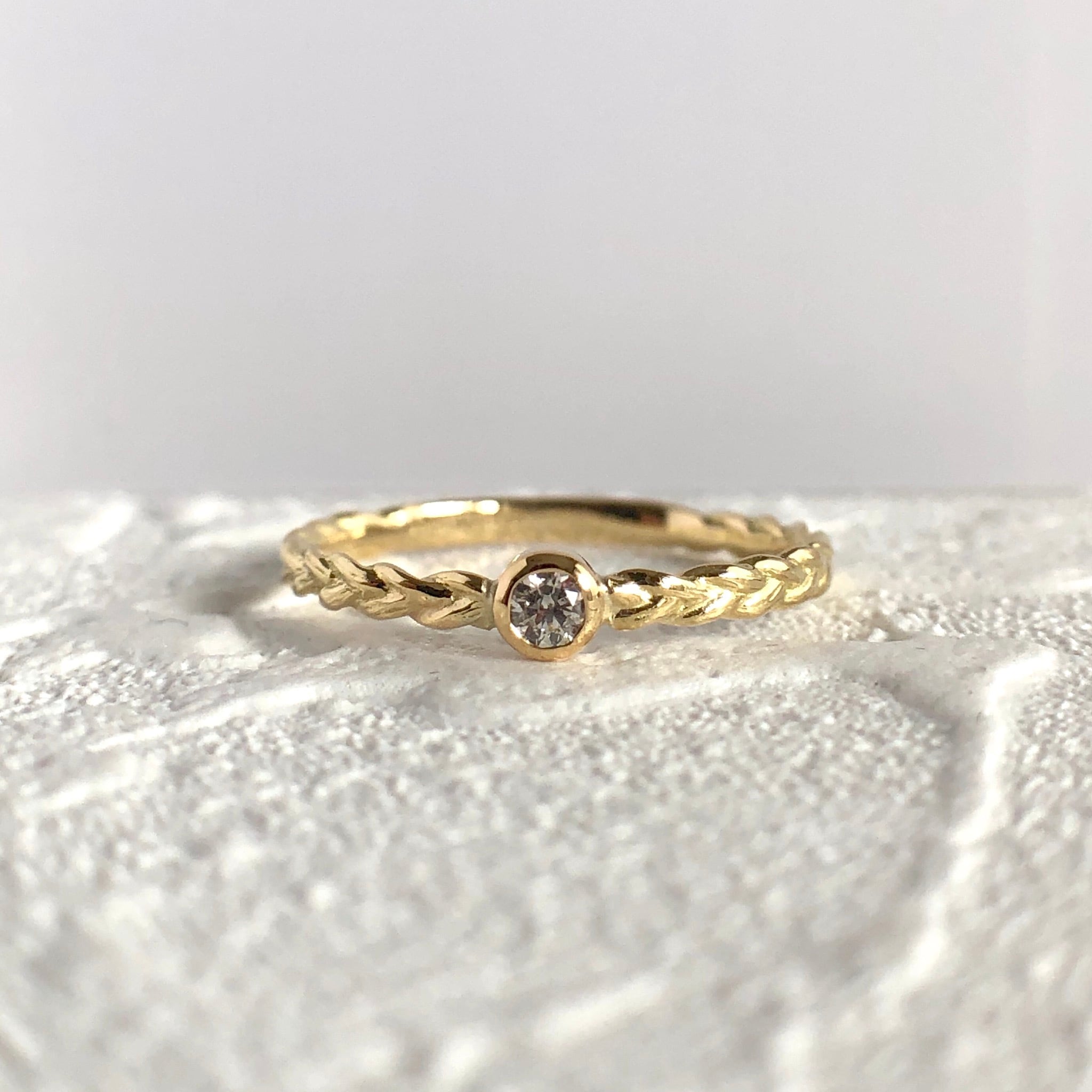 ダイヤモンド ブレイド ピンキーリング 0.05ct チェカ K18イエロー 