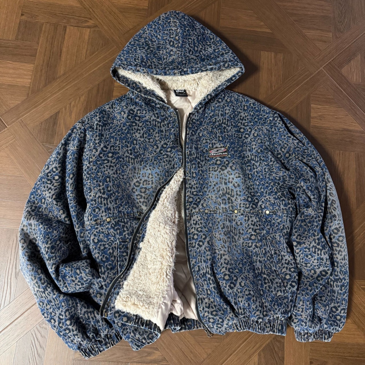 【暖かさUP】青いヒョウ柄 中綿ジャケット T1931