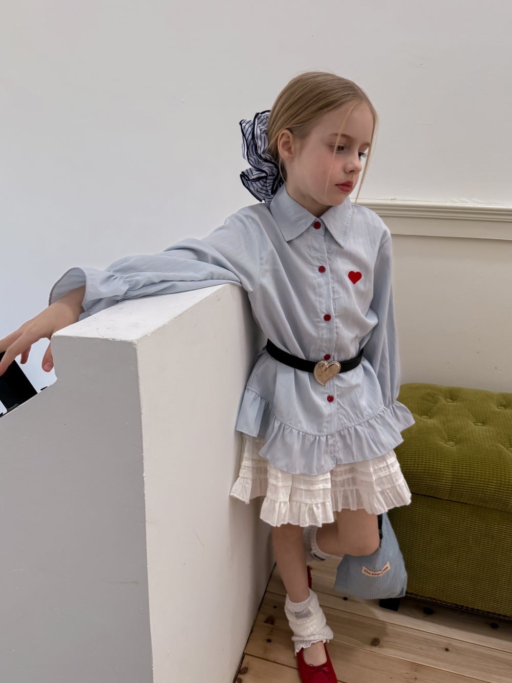 ベルト付きハート刺繍シャツ