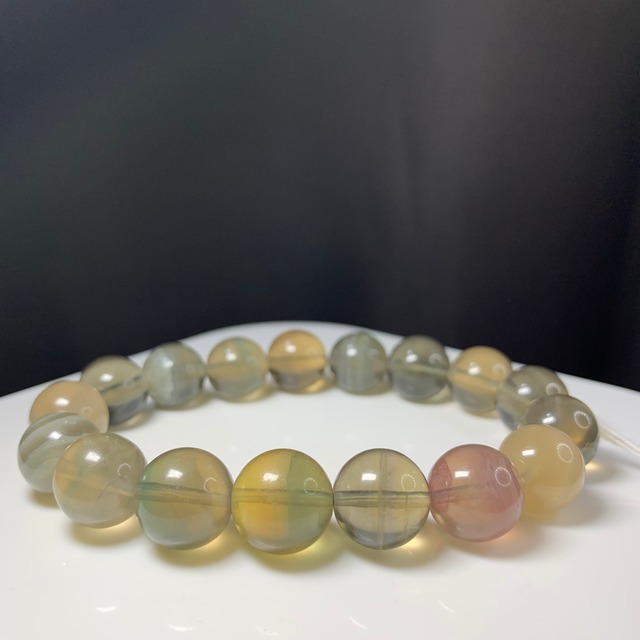 b186 変わった色合い☆フローライトブレスレット