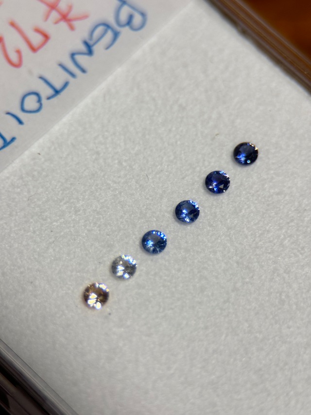 ベニトアイト 6個で0.24ct 2mm round | パライバトルマリン by  