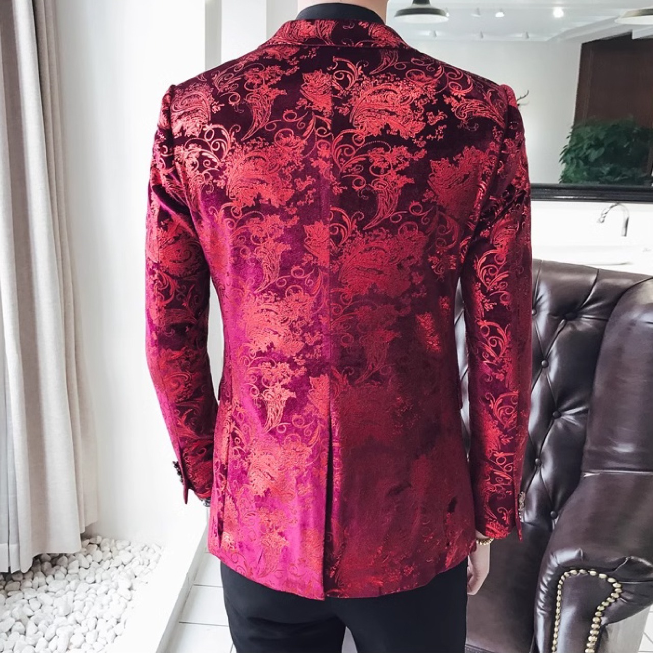 目立ちたいステージパフォーマーにぴったりのレッド花柄スーツジャケット　JA004