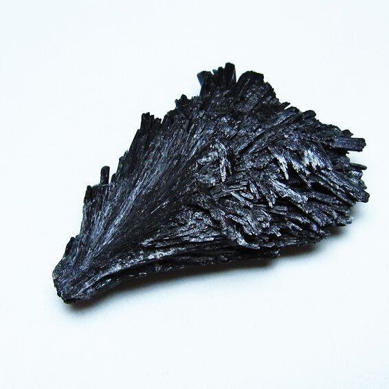 ブラック カイヤナイト 原石 一点物 171-7590