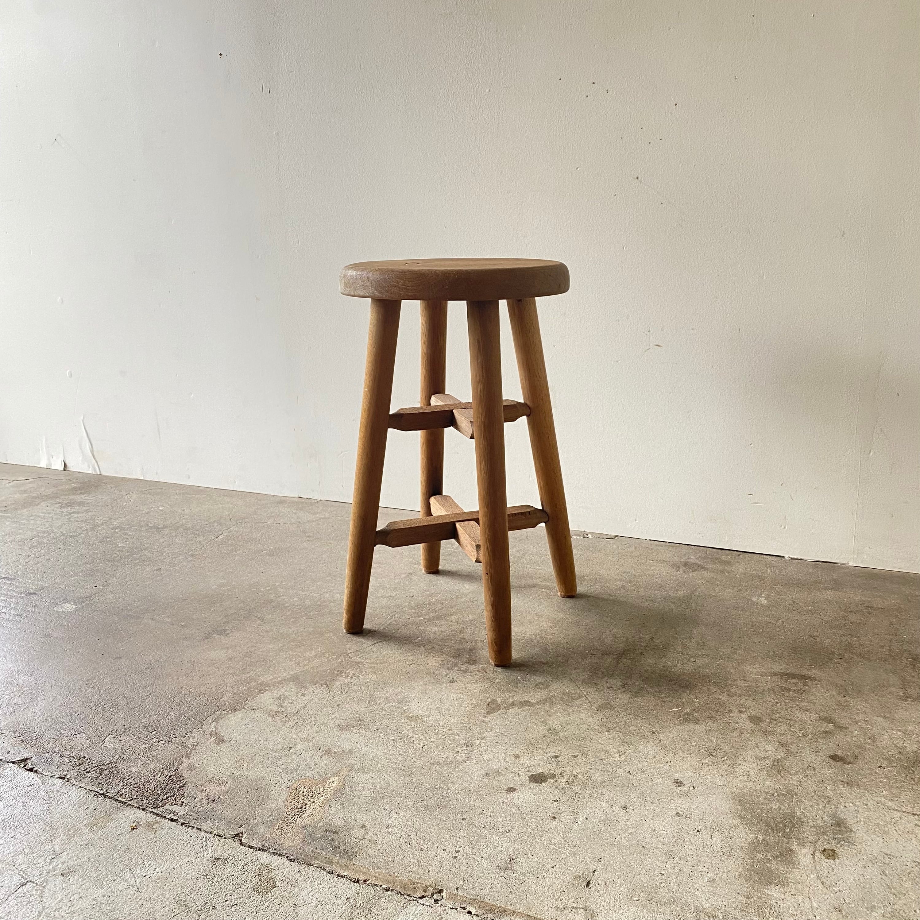 木の丸椅子　0905