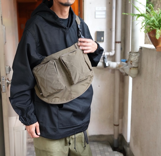 AMIACALVA(アミアカルヴァ) /N/C cloth Body bag -Khaki-(F009-KH)