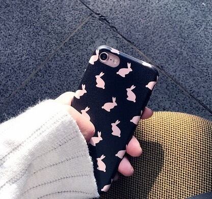 スマホケース iPhone6 plusブラック 白うさぎ