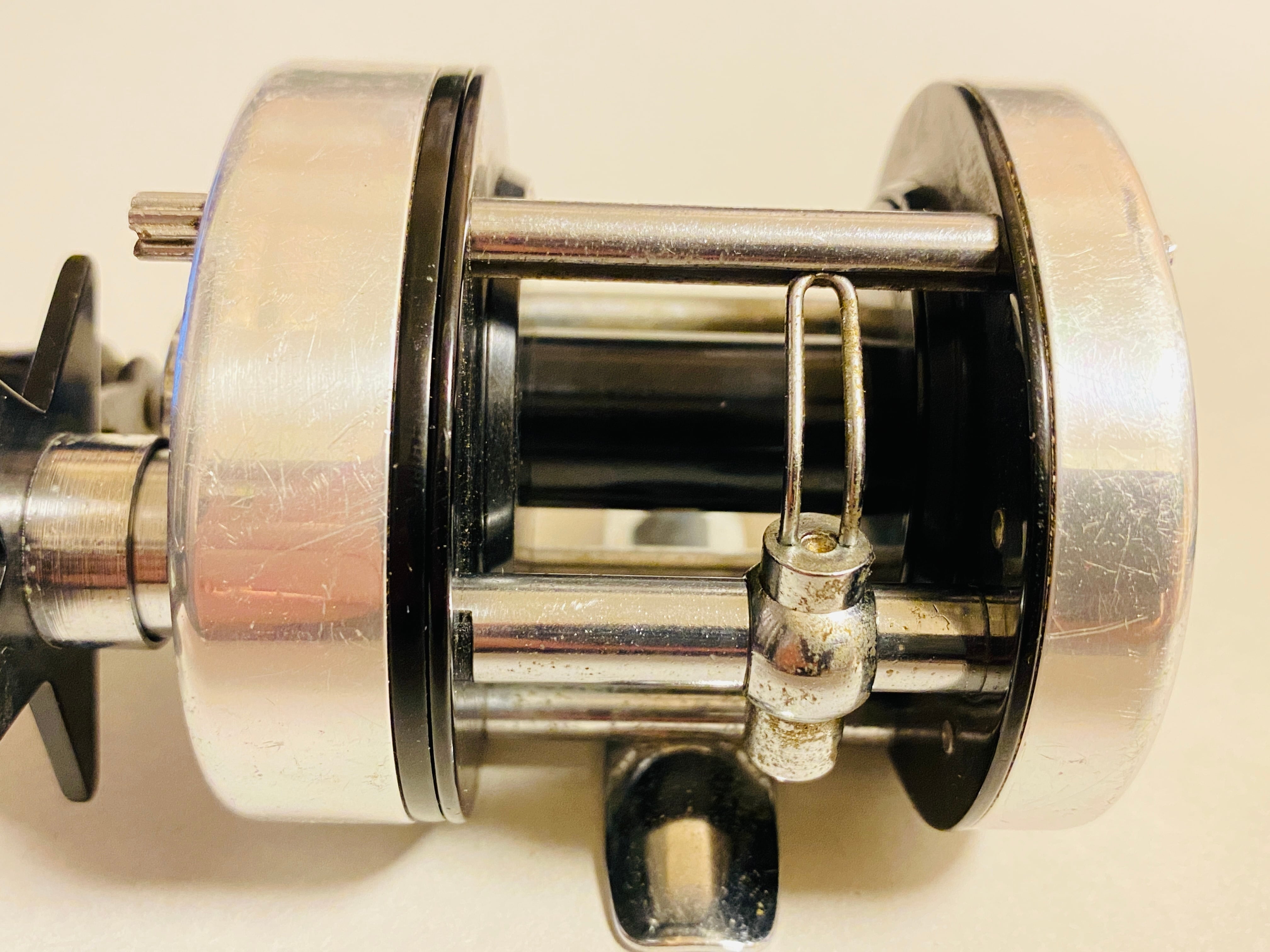 Pflueger 2800 MODEL DF [8838] | Tackleshop GTA