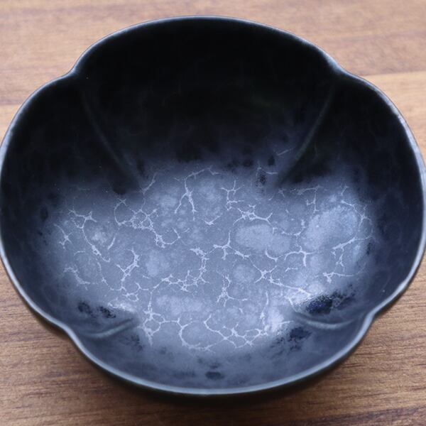 有田焼 木甲豆小鉢 黒陶 33-110 | MARUFUKU utsuwanohana 有田焼 木甲豆小鉢 黒陶 33-110 | MARUFUKU utsuwanohana