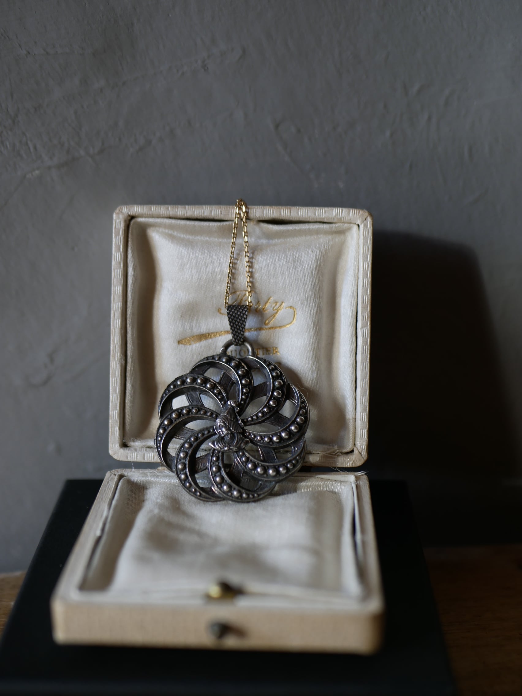 ペンダントトップ ノットスタイル フランスアンティーク アンティークのある暮らし