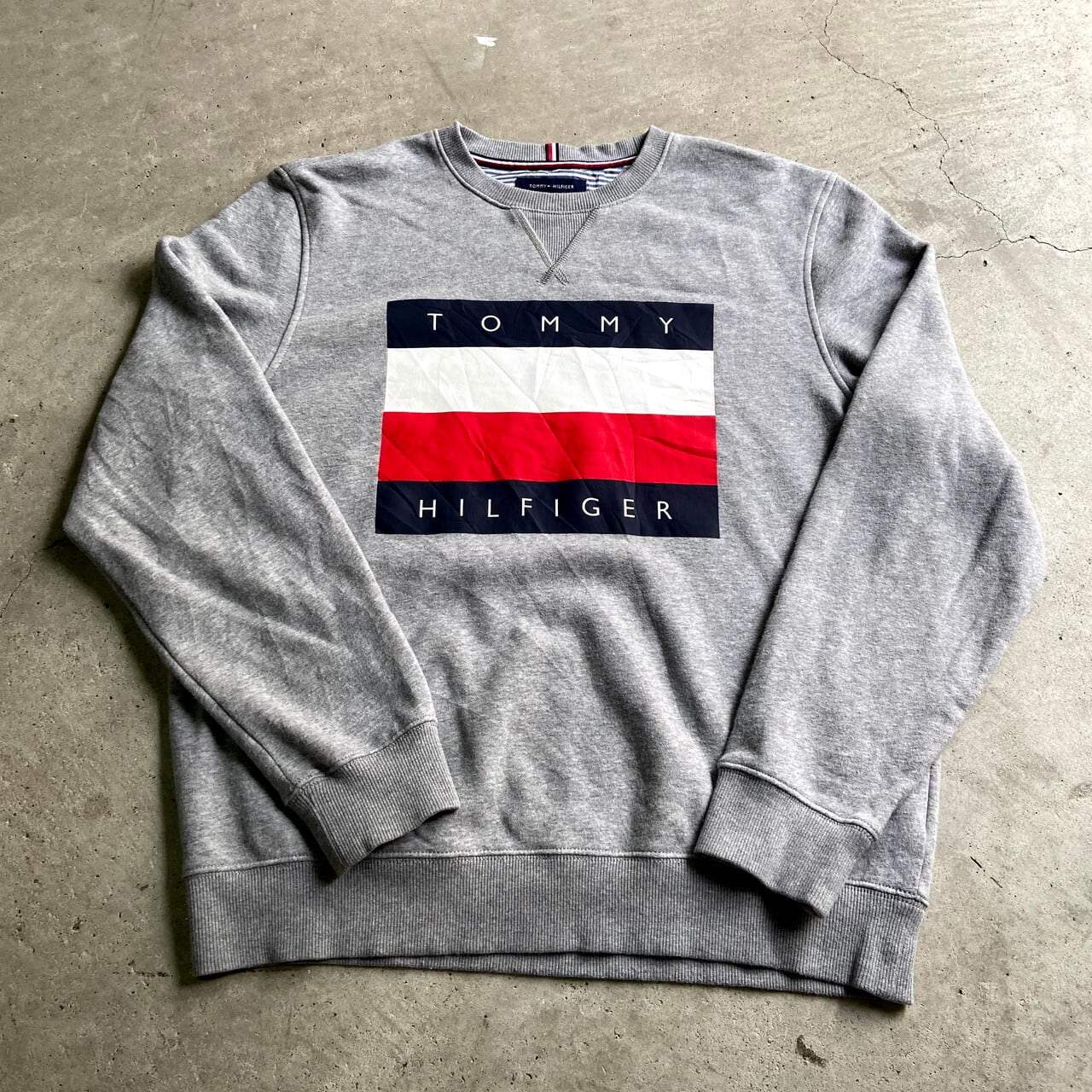 Tommy Hilfiger トミーヒルフィガー ビッグロゴ スウェット メンズl 古着 トレーナー ライトグレー 灰色 スウェット Ss21 30 Cave 古着屋 公式 古着通販サイト
