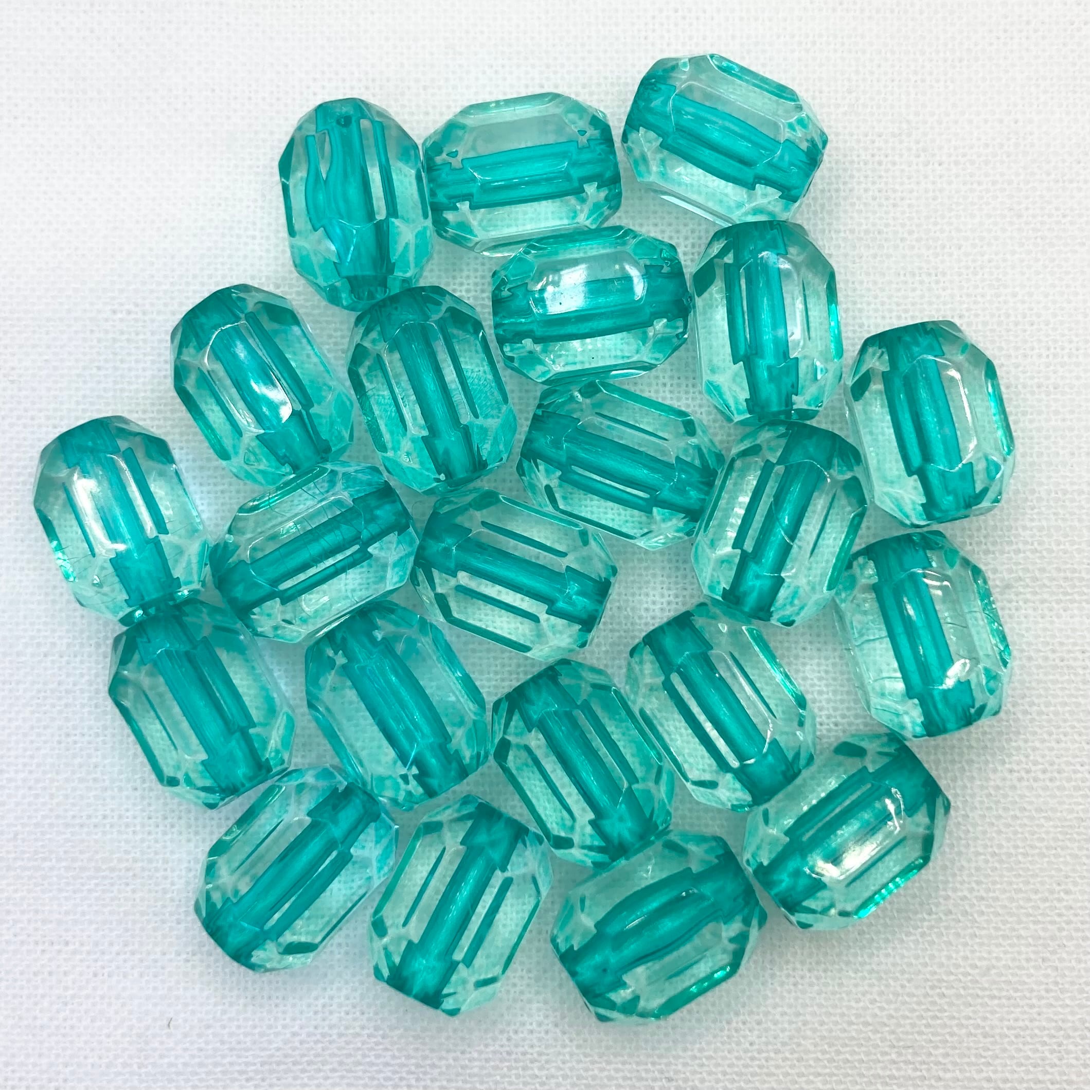 GAGR 多面カットアクリルオーバル グリーン / 20piece / 14mm | beads