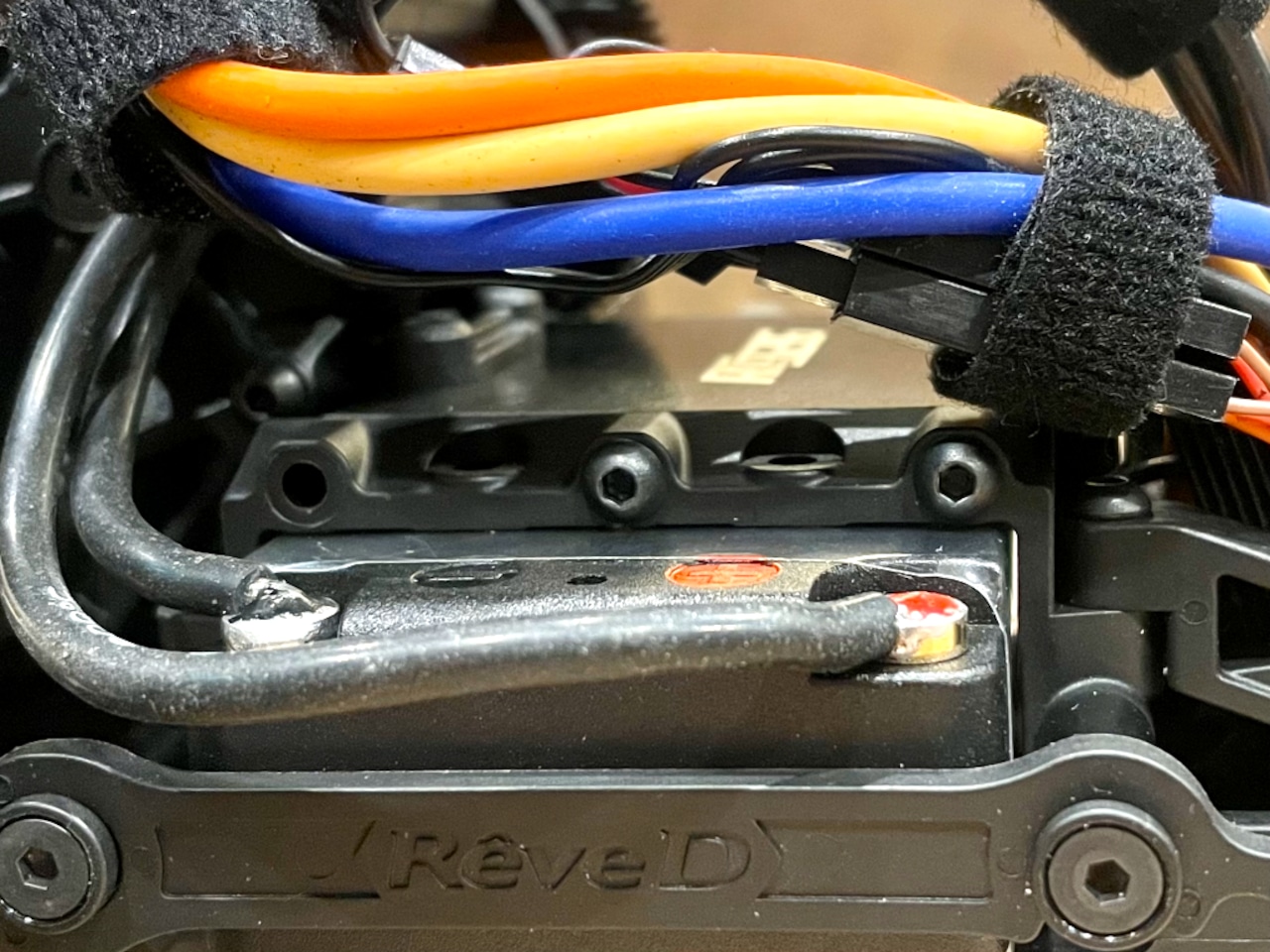RC926】RDX用真鍮製HWトラクショントップデッキ ブラック KN RC926】RDX用真鍮製HWトラクショントップデッキ ブラック KN