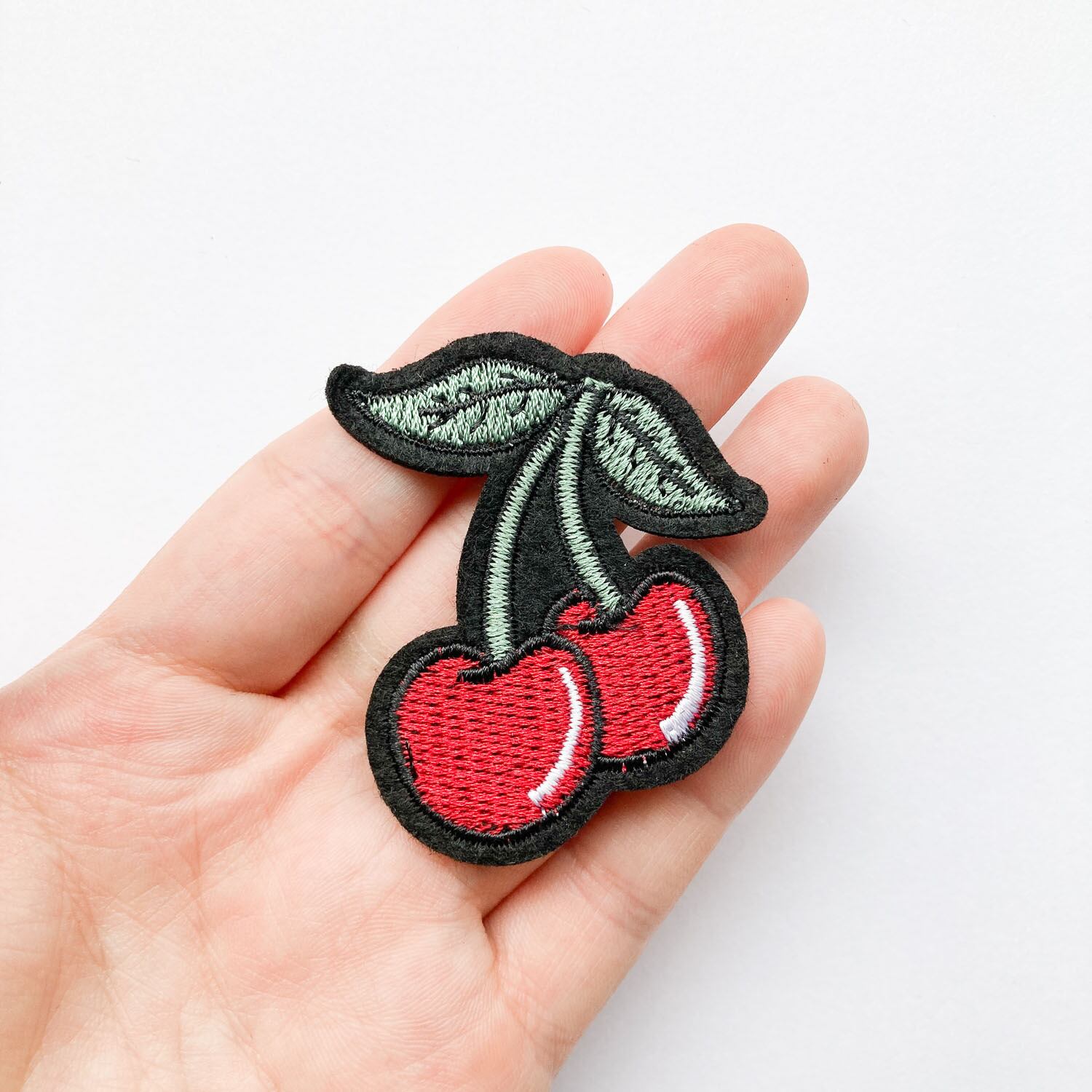 黒縁さくらんぼワッペン | Dua-アクセサリーパーツショップ