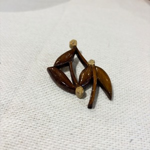 【ao11】草花のおはなしブローチ