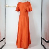 フラダンス 衣装 ワンピース ドレス オレンジ系 アロハスタンダード 日本製 ハワイアンプリント ALOHA STANDARDS 花柄 植物柄 半袖 フレア シンプル 華やか 鮮やか かわいい おしゃれ 上品 ホワイト系 橙 白 フラダンスドレス ハワイアンファッション 夏服 リゾートウェア カジュアル フレアスリーブ オレンジカラー モダンデザイン レディースドレス