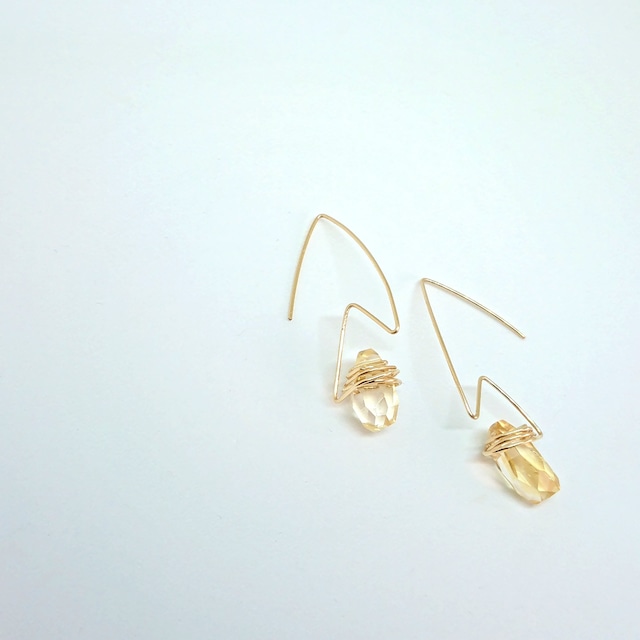 シトリンのエッジピアス✧star bright jewelry