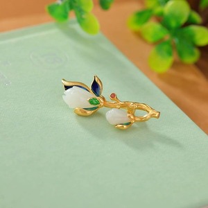 木蓮の花のかんざし＆ブローチ - ネフライトが高級感を引き立る　K200