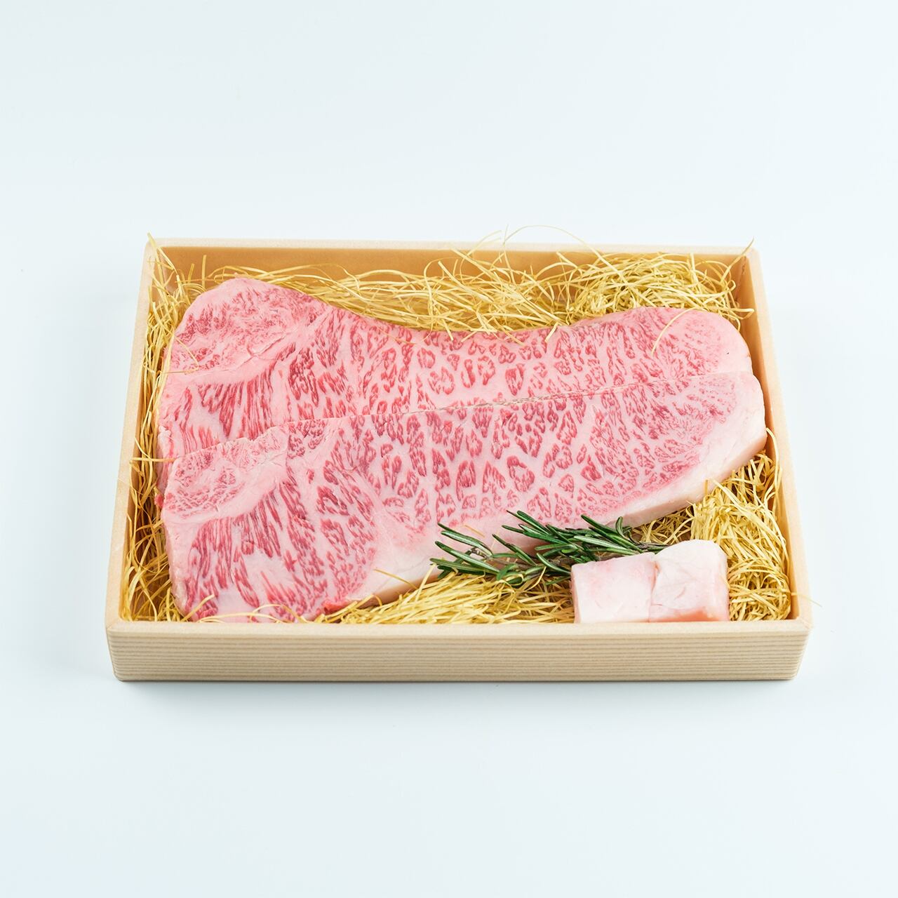 特撰岩手県産 SPF 岩中豚大判糸巻きバラ焼豚タレ付800g ～【冷蔵】 特