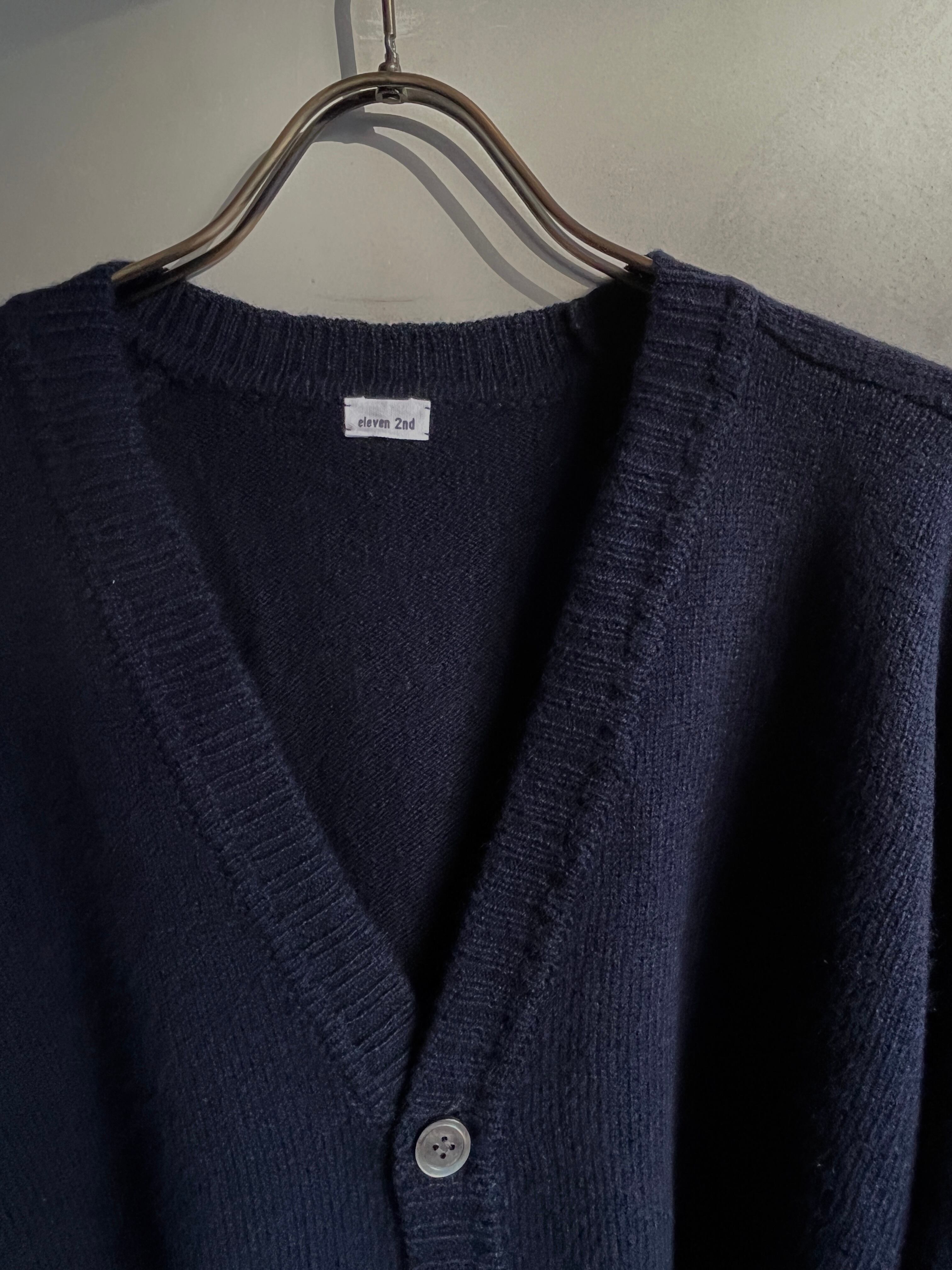 eleven 2nd｜Fサイズ ラムズウール100%カーディガン ｜ネイビー | 岡の  
