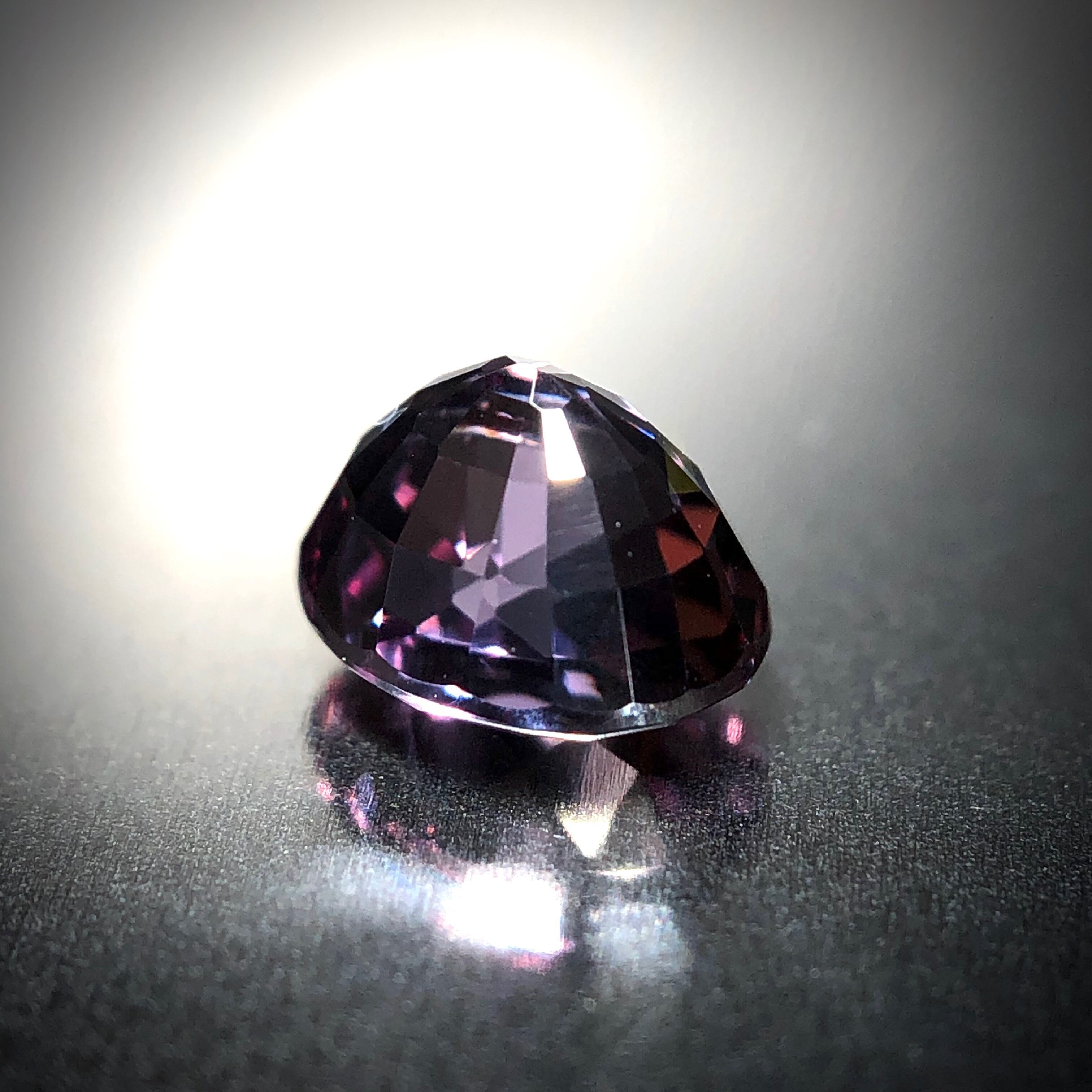 ドラマティックな色彩変化 1.07ct 天然 カラーチェンジガーネット