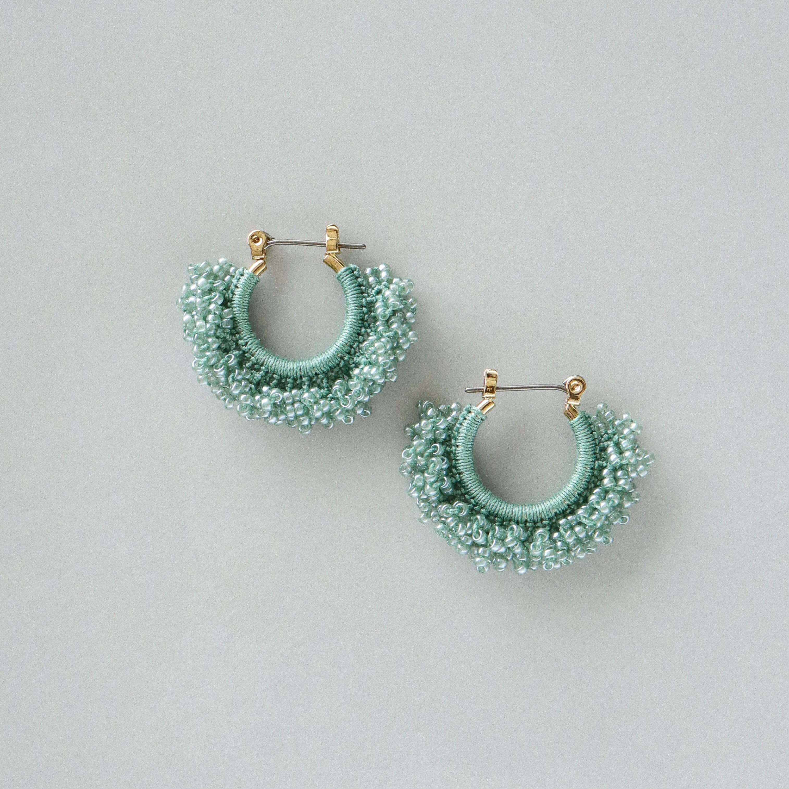 タティングレースとビーズのピアス Hoop<フープ> Jade Green ※イヤリングに変更可