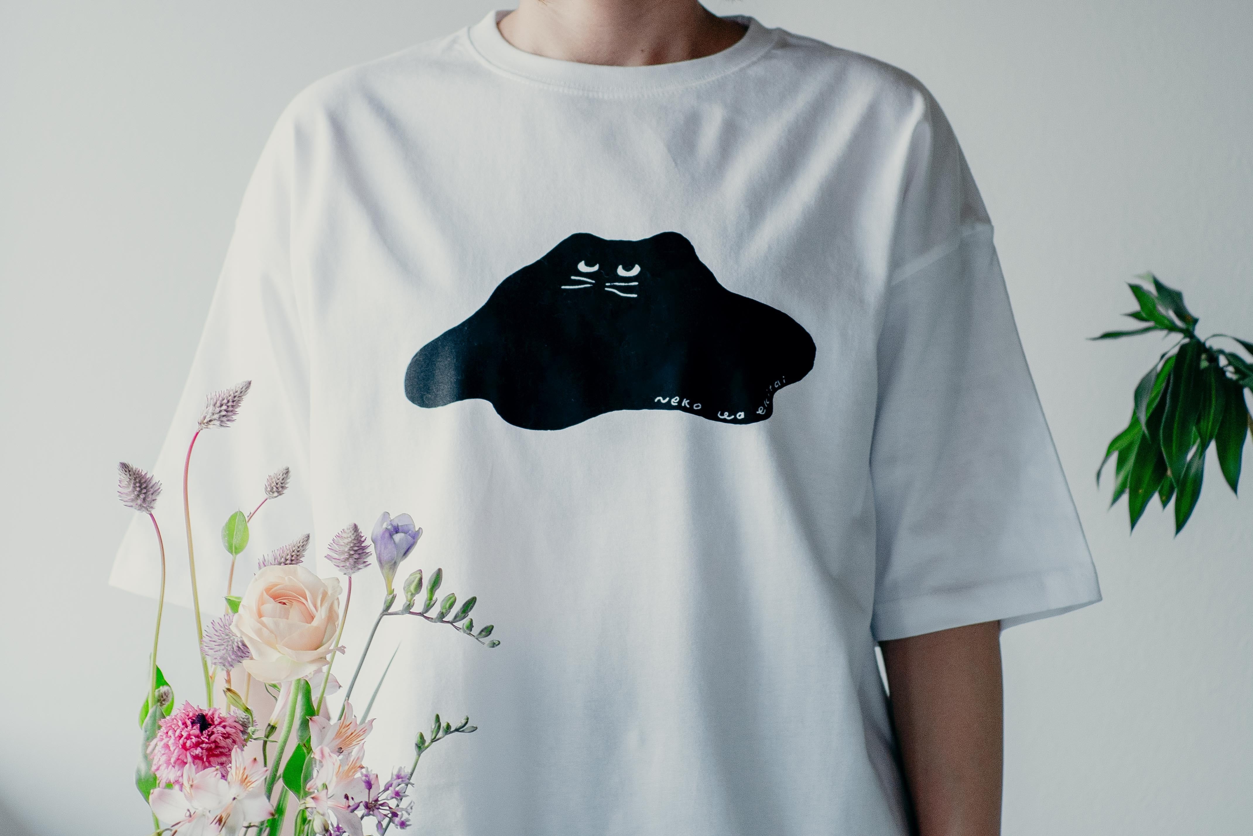 neko wa ekitai t-shirt | manimani store