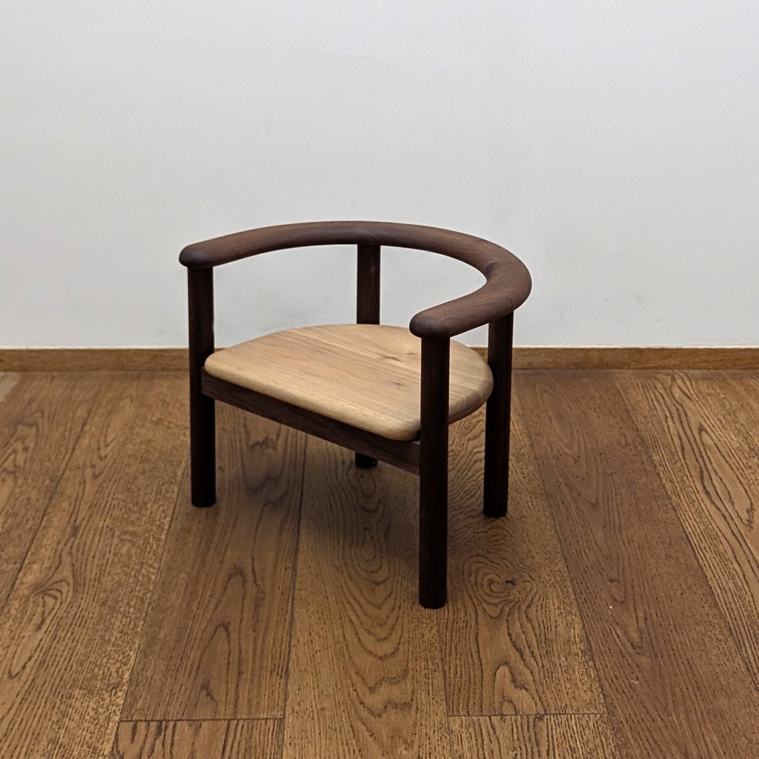 子供椅子 クルミの子供イス 【公式通販】