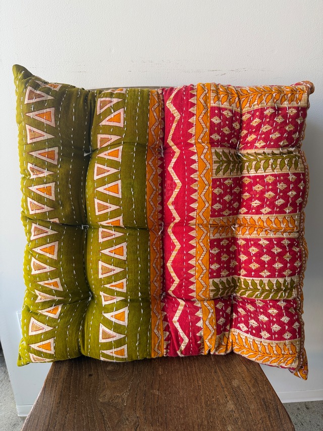 インド　ヴィンテージ　キルト　猫座布団　 IN035