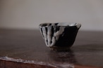 蓬莱掛分ぐい呑 /卯一                                      Horai Iron-Glazed white-flow sake cup/Uichi