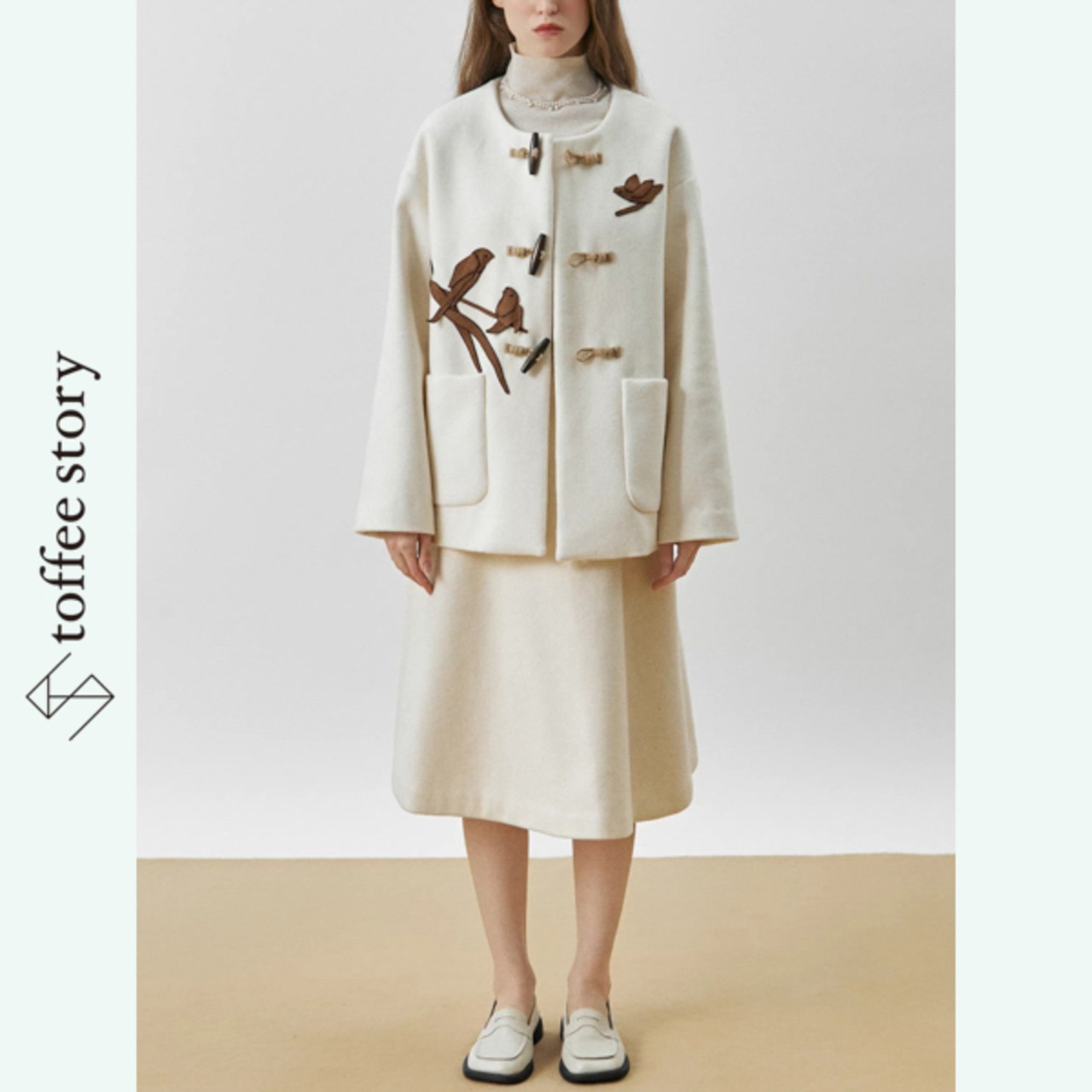 白に羽ばたく小さな影色:ショートコート《XU0287》