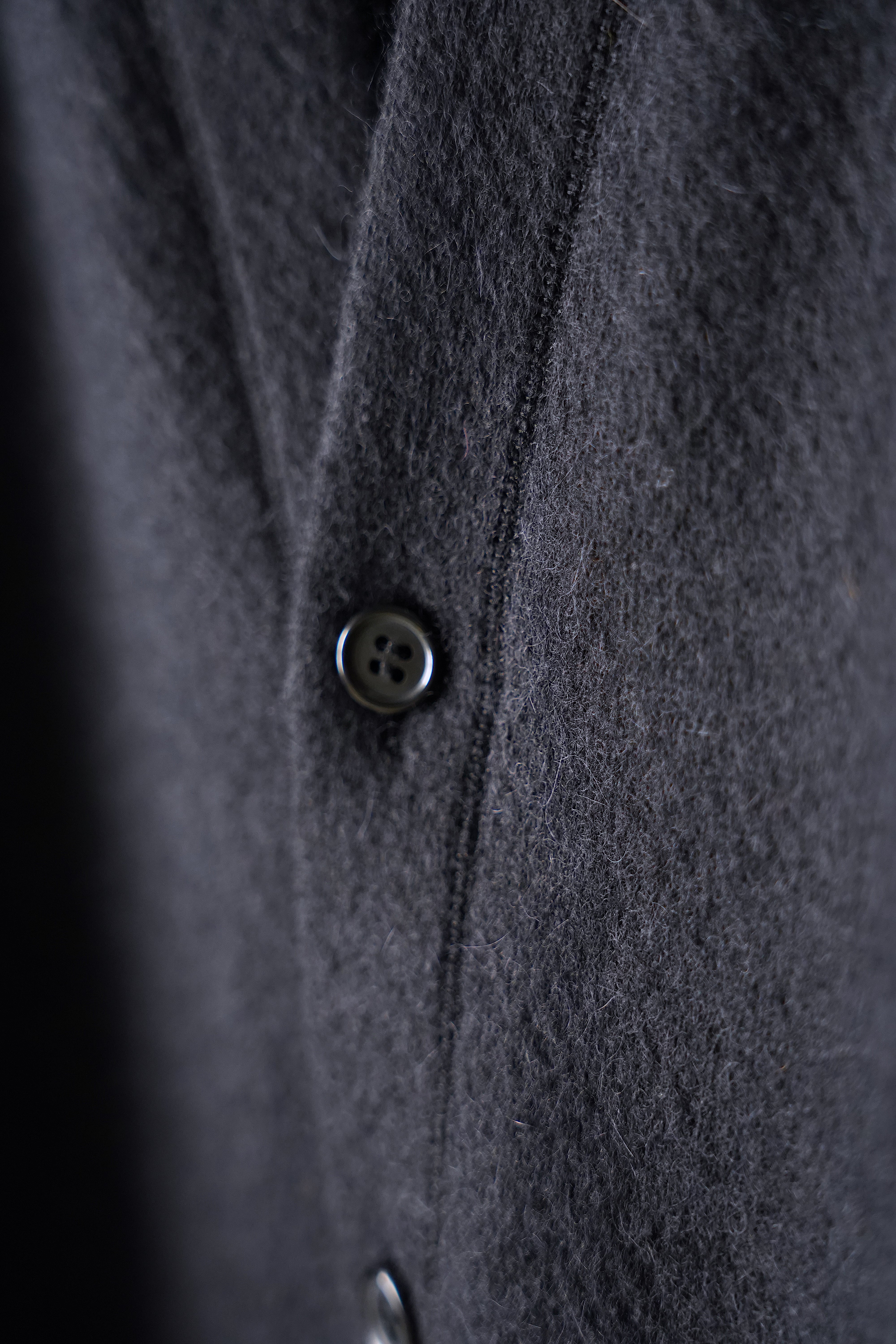 最後の1点】山内 縮絨アルパカニットカーディガン charcoal navy | DE