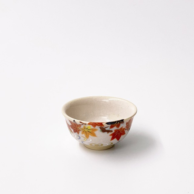 ワラ灰釉竜田川盃／Sake cup,colored ’Tatsutagawa’’（’autumn foloage and riffle） on straw ash glaze
