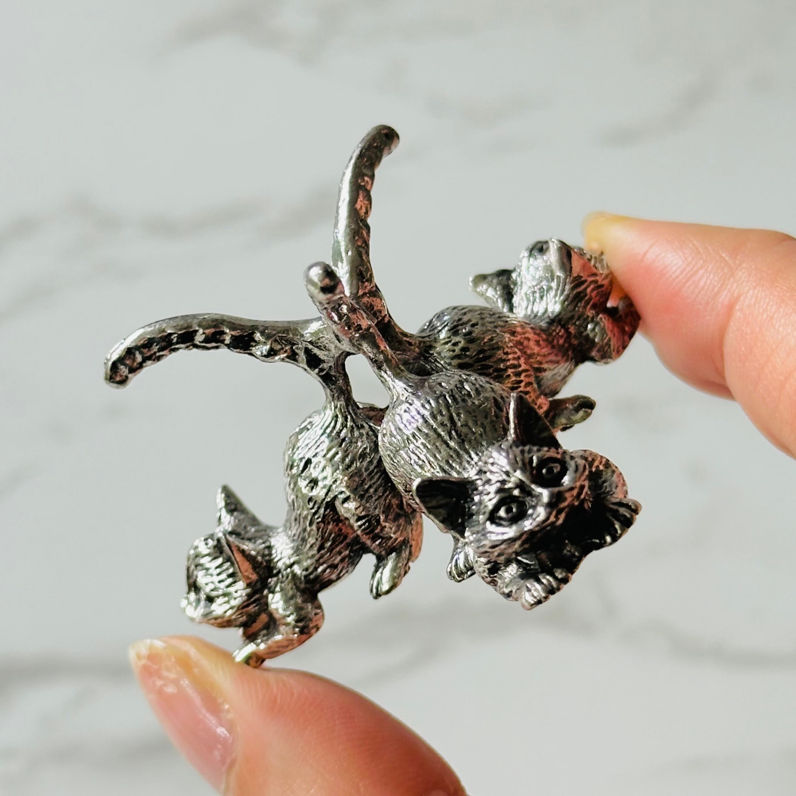 3匹の猫の台座（シルバー） | Mt.Sophia 天然石屋さん／マウントソフィア