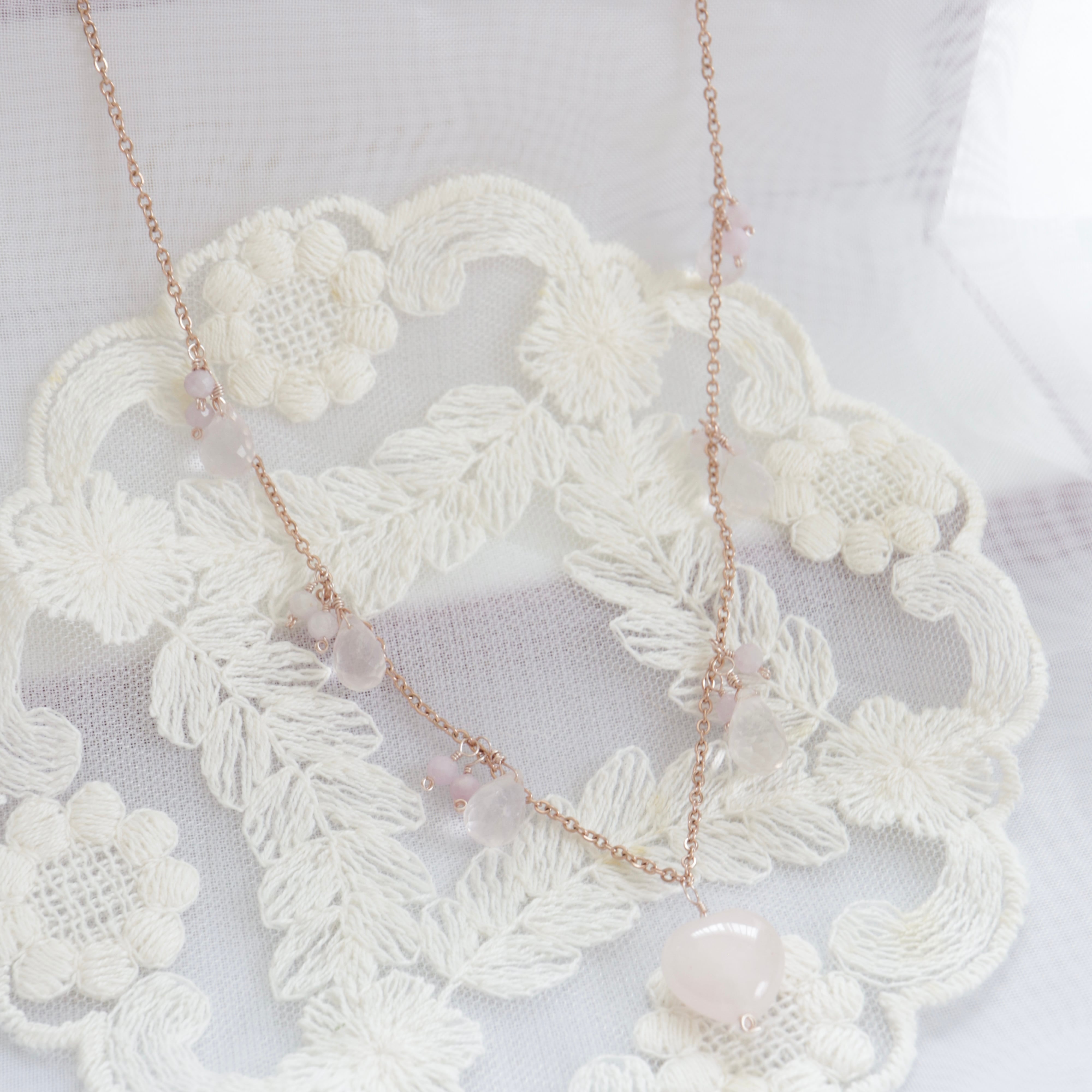 【1点もの】ローズクォーツ ハート&しずくのネックレス《恋心を紡ぐ光》|天然石アクセサリー