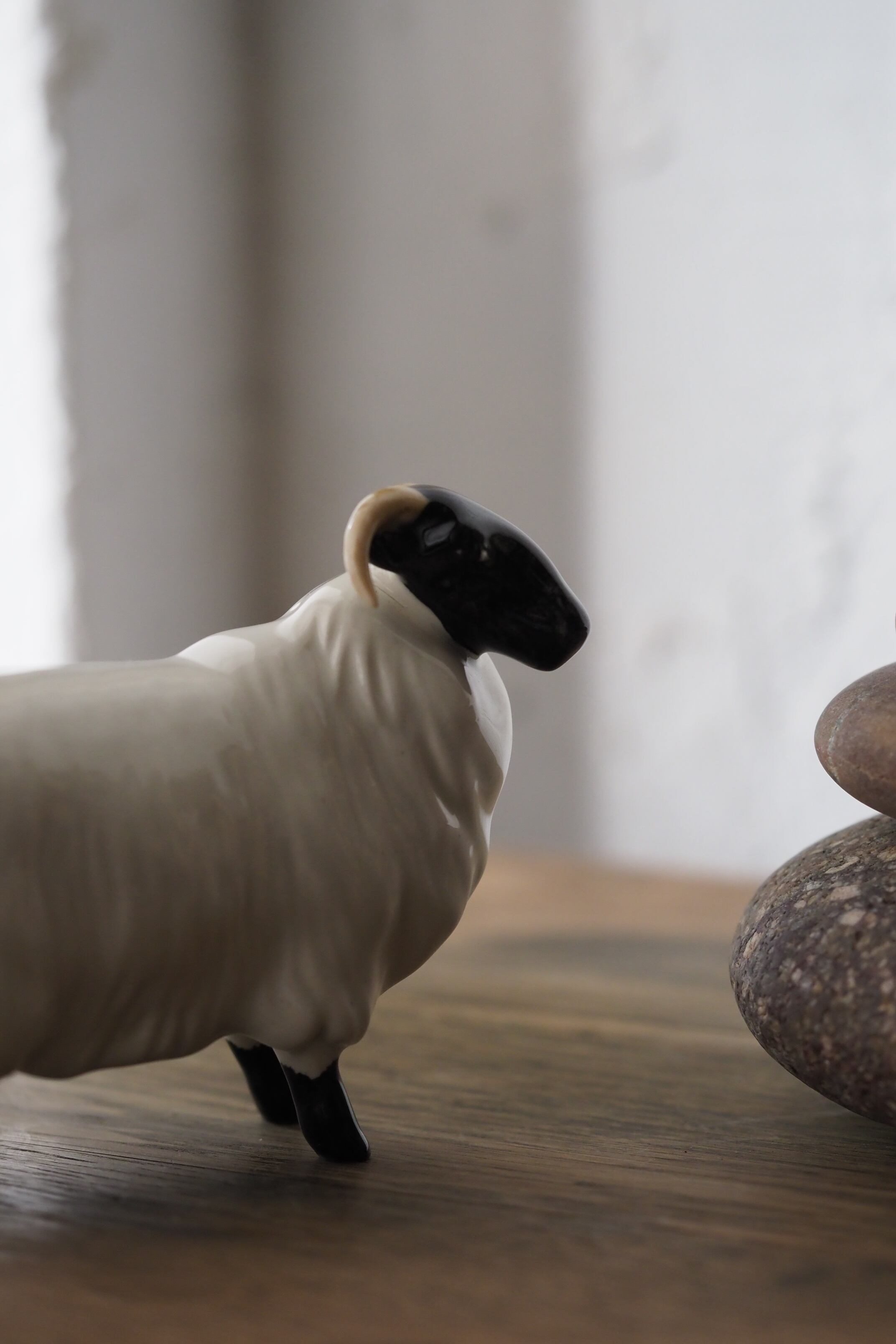 三日月眼の羊-vintage pottery sheep objet | アンティーク