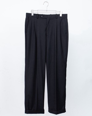 baggy silhouette tuck slacks