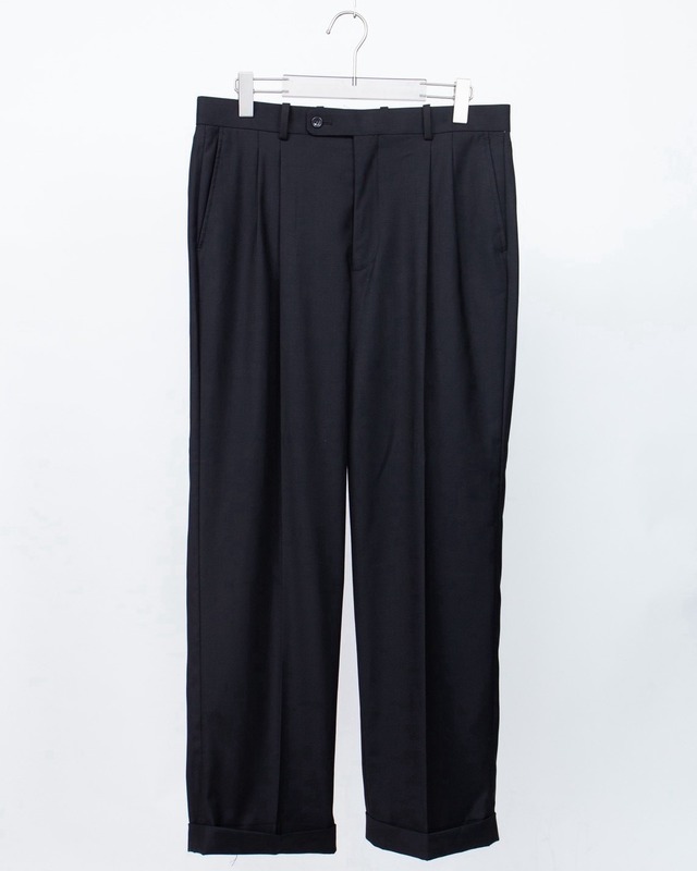baggy silhouette tuck slacks