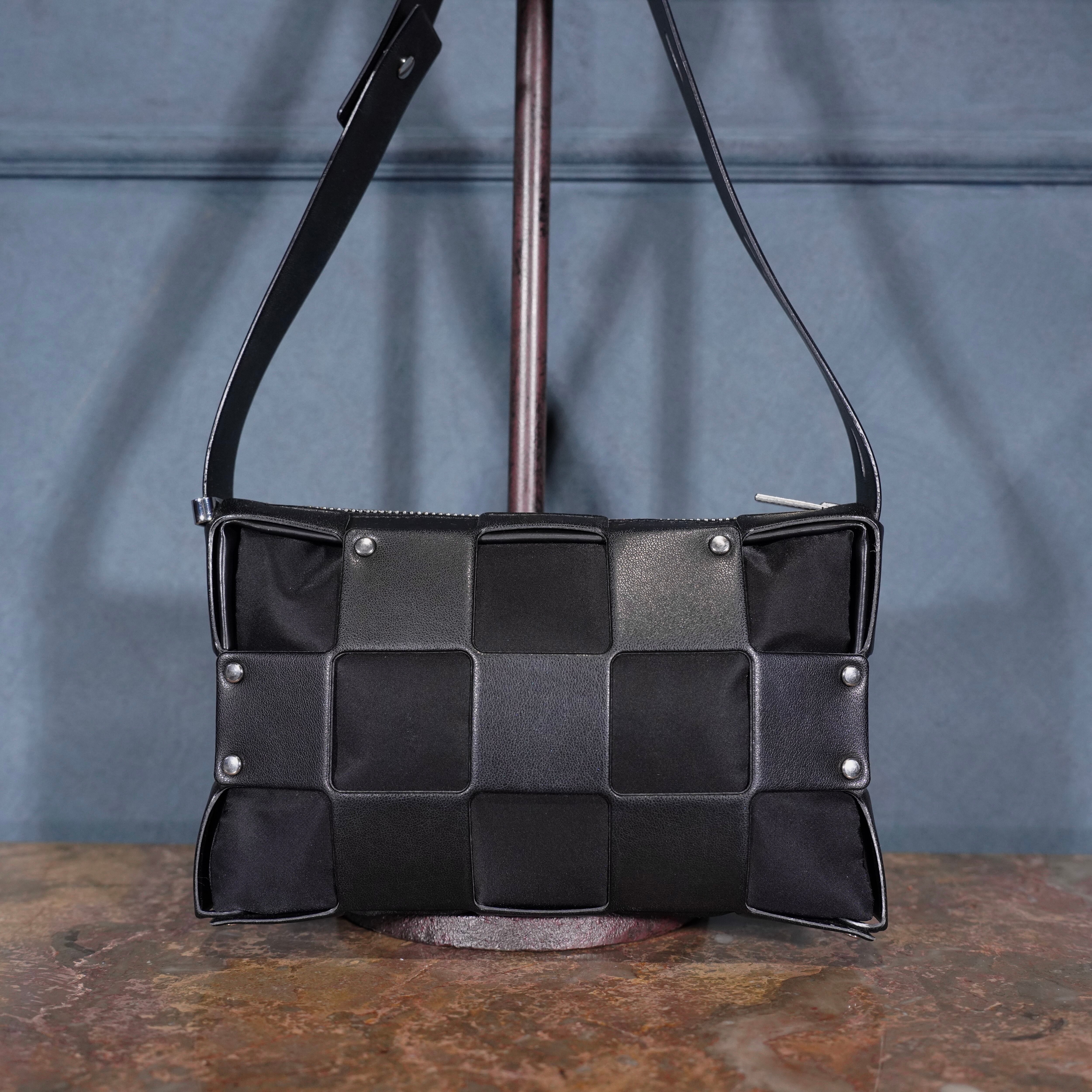 ISSEY MIYAKE BLOCK SHOULDER BAG/イッセイミヤケブロックショルダー