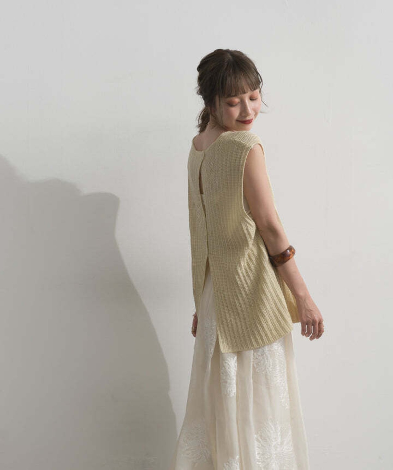 2603008 リブニットノースリーブトップス beige